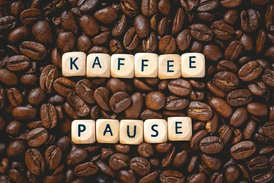 Gehören kurze Kaffeepausen zur Arbeitszeit?